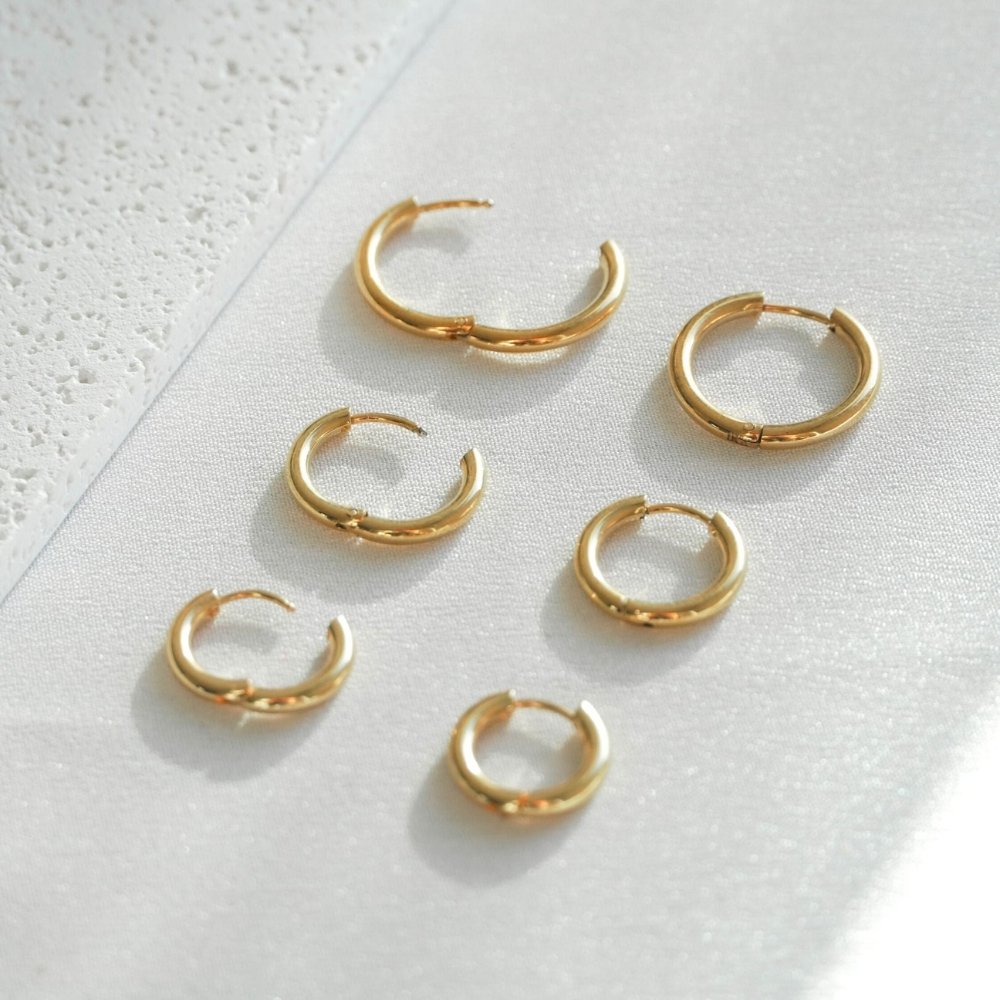 Pendientes de aro triples dorados